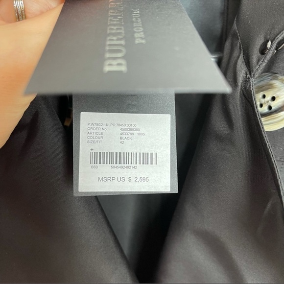 NWT Burberry Black Gabardine Trench Coat with Double-Breasted and Wide Collar - Picture 10 of 13
